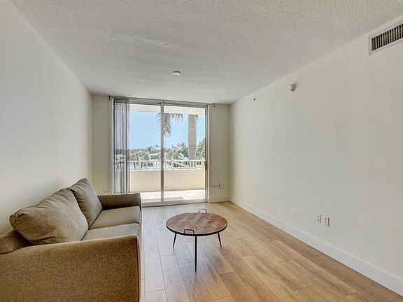 4th image of 100 NE 6th St Unit 205