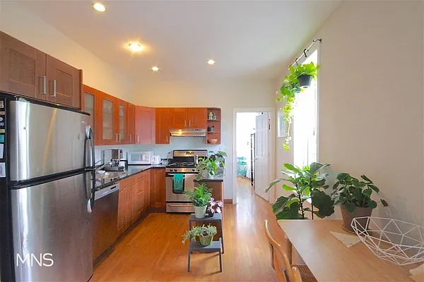 Rented by MNS | media 17