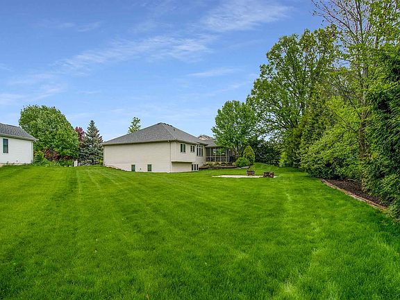 3rd image of 1019 Deer Cliff Ct
