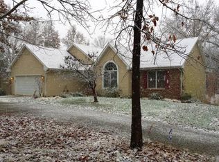 280 E Bill Lawrence Dr, Sturgeon, MO 65284