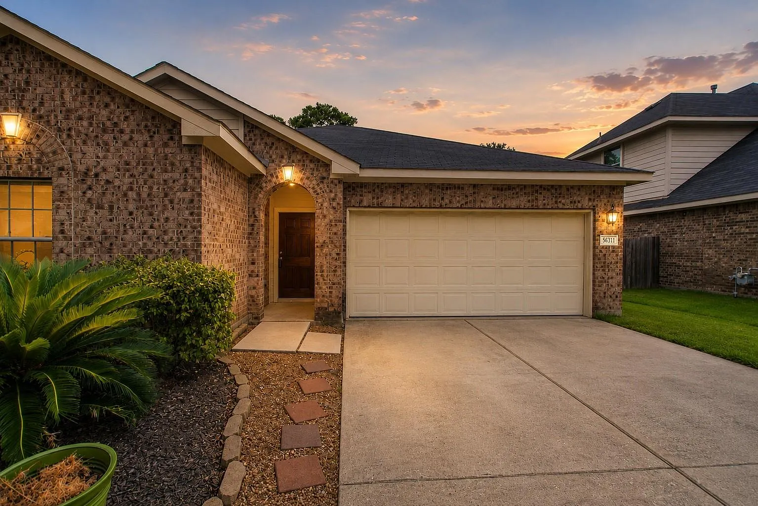 3 bed, 2.0 bath, 1908 sqft, $2,050 — Photo 4