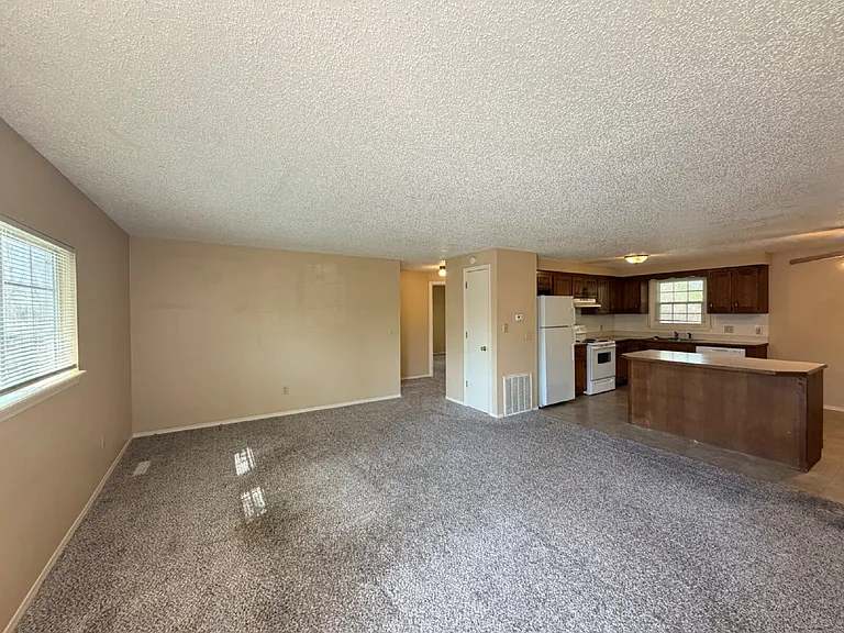 888 Evergreen Ave — Photo 9