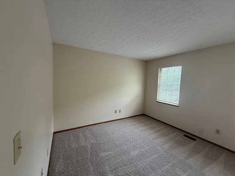 5911 Shadow Lake Cir — Photo 19