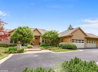 621 N Rolling Ln, Arlington Heights, IL 60004