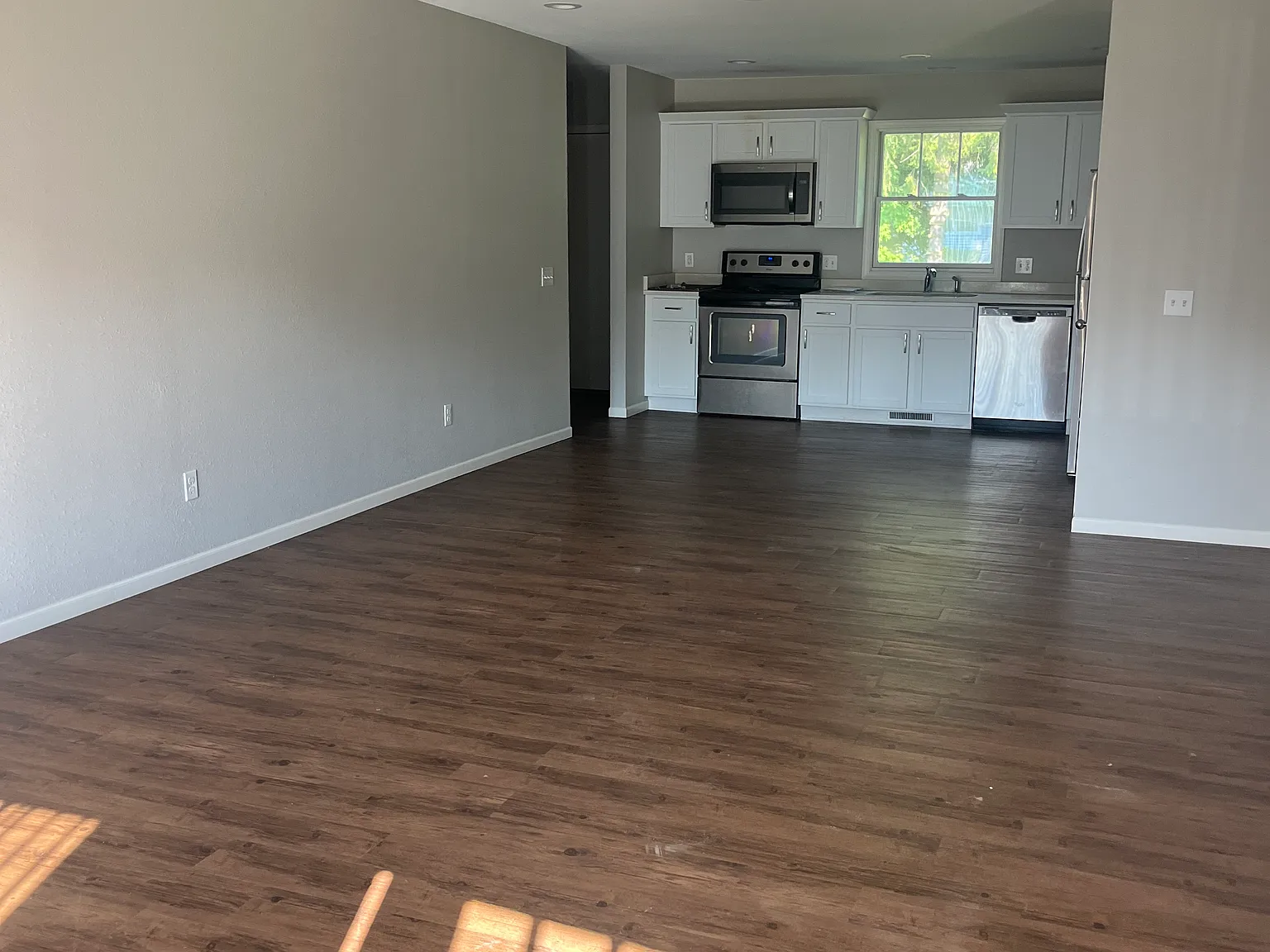2 bed, 1038 sqft, $1,315 — Photo 2