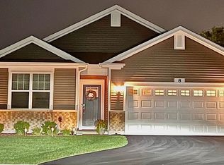 8 Eineke Ct, Algonquin, IL 60102