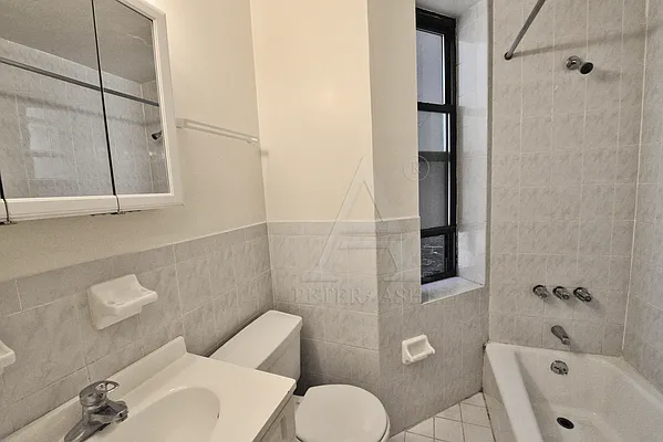 Rented by Peter Ashe | media 35