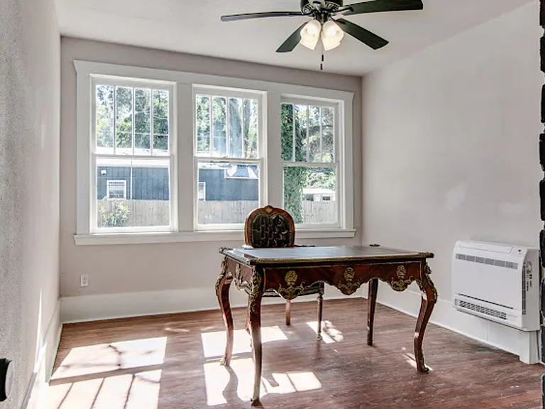 2301 Pecan St — Photo 10