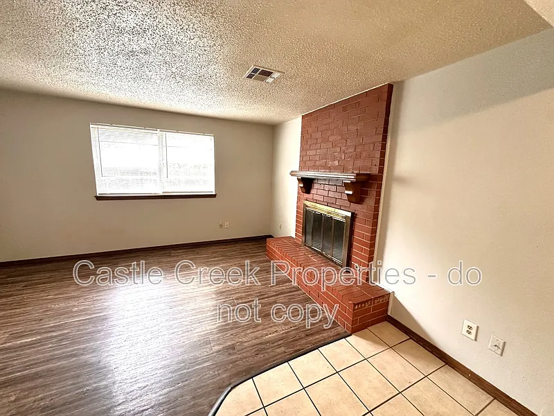 3 bed, 2.0 bath, 1205 sqft, $995 — Photo 2