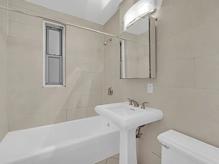 330 E 63rd St #2H — Photo 11
