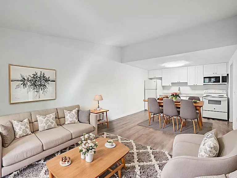 Royal Glen ~ Boutique Cottage Style Living Meets Hassle Free Leasing — Photo 9