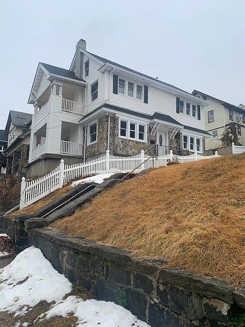 1st image of 452 Warburton Ave