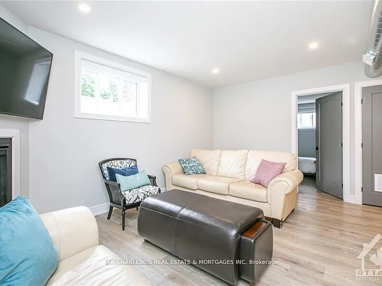 846 Rockson Cres #C — Photo 17