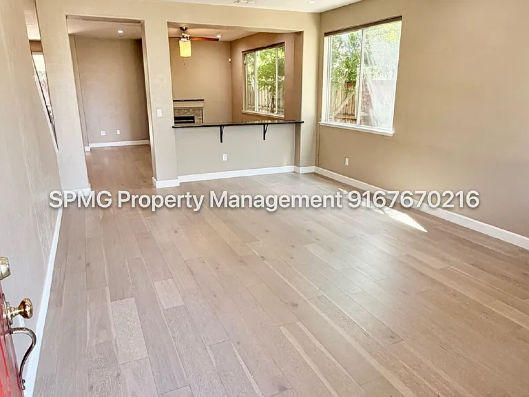 609 Granada Pass Dr — Photo 2