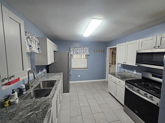 5th image of 144 Parkway Dr