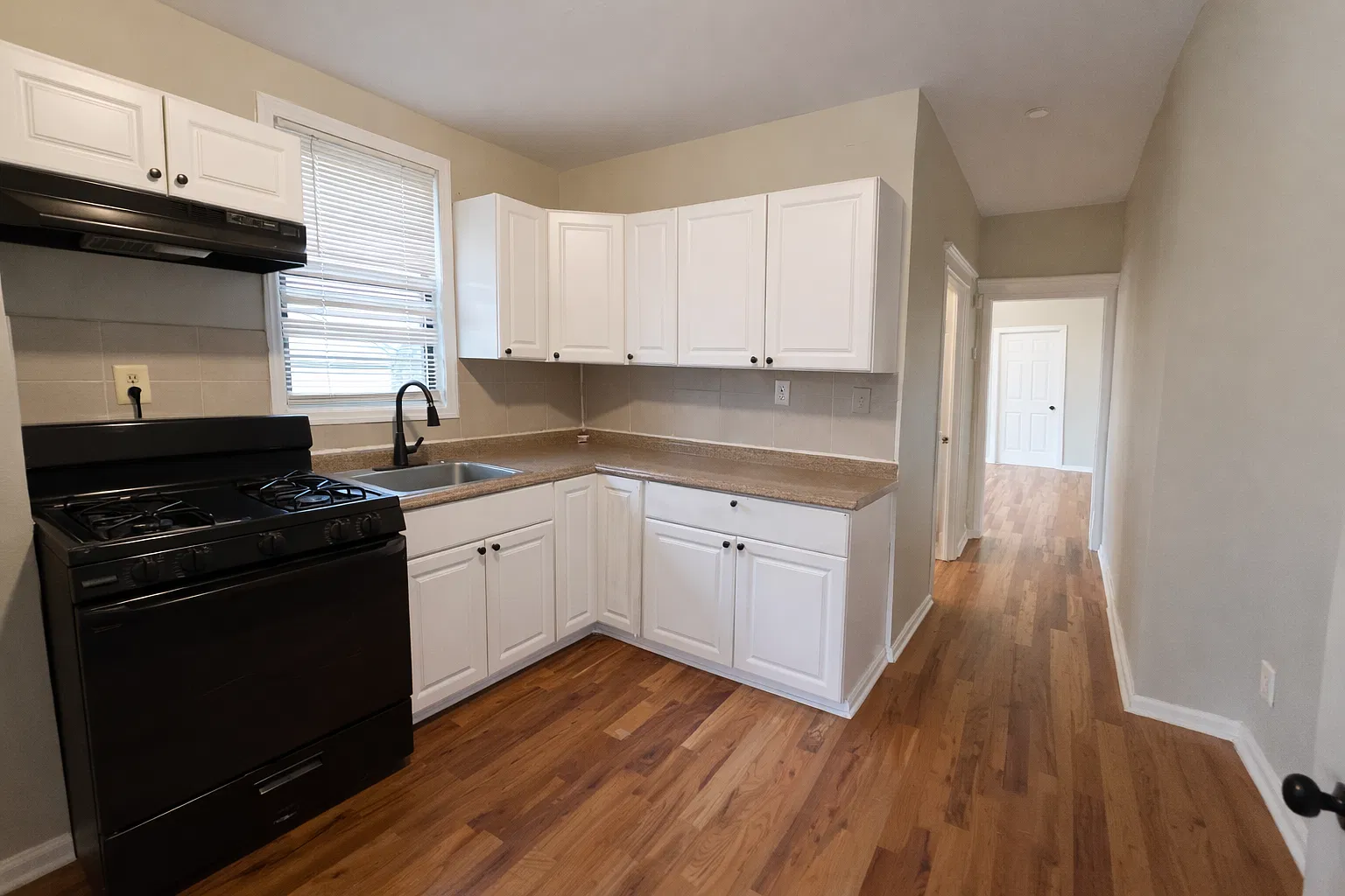 3 bed, 1200 sqft, $2,045 — Photo 2