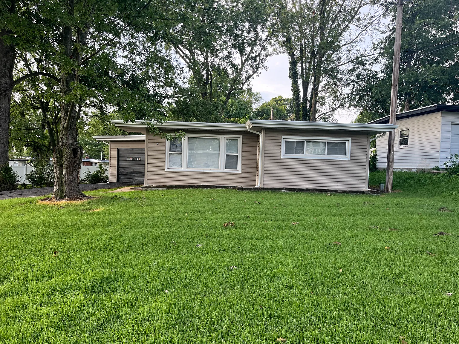 3 Saint Laurence Dr — Photo 1