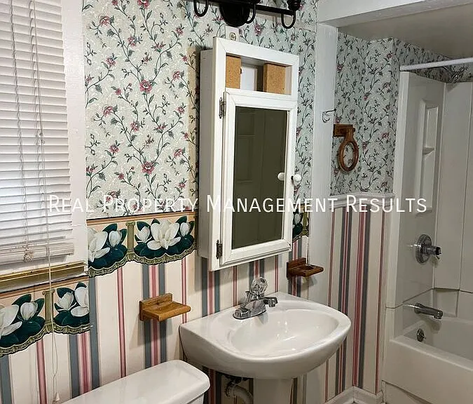 208 E Maryland St — Photo 11