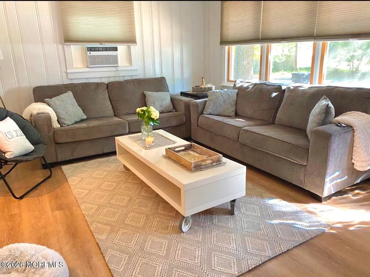 3 bed, 1020 sqft, $2,950 — Photo 2