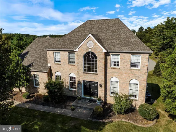 10 William Charles Dr, Glen Mills, PA 19342