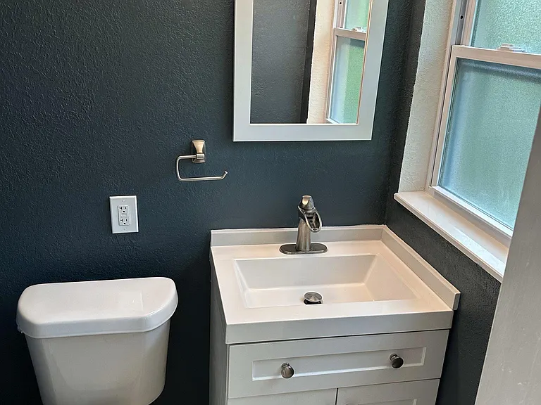 214 N Gomez Ave — Photo 9