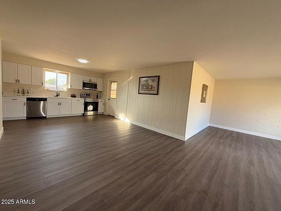 3rd image of 711 E LAUREL Drive #15