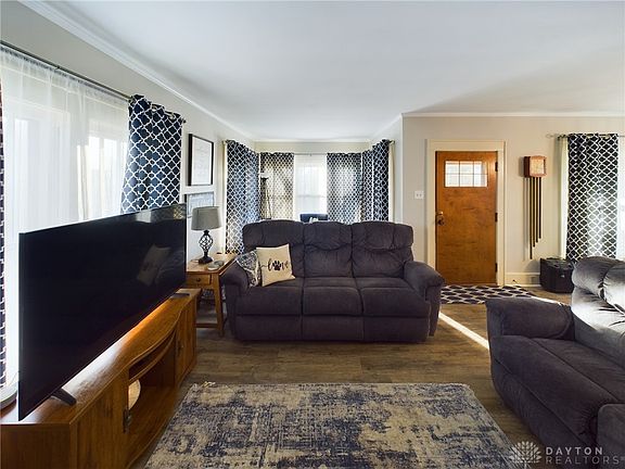 5th image of 715 Chestnut St