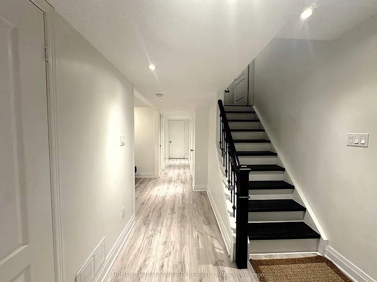 88 River Rock Cres W — Photo 16