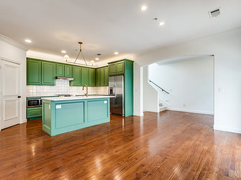 5804 Hudson St #B — Photo 4