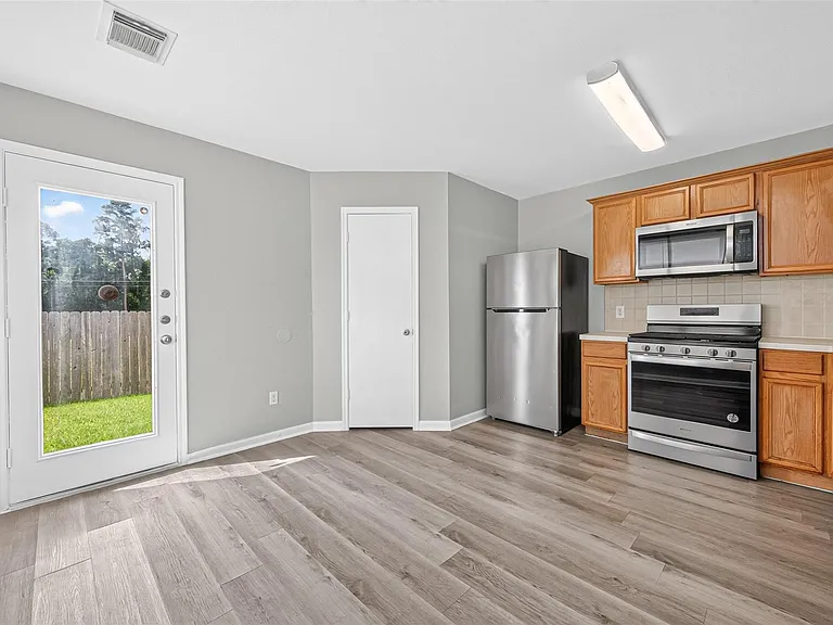 22851 Twisting Pine Dr — Photo 11
