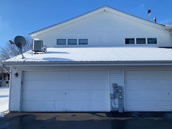 3rd image of 1420 Canyon Dr