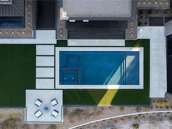 5th image of 44 Hawk Ridge Dr