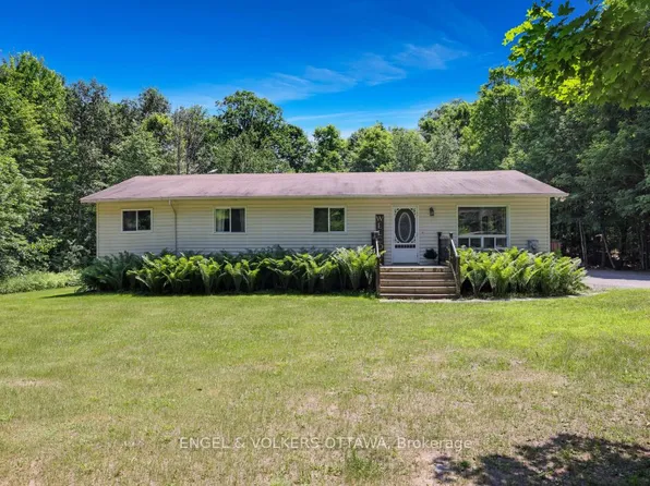 285 Drummond Rd #11, Mississippi Mills, ON K7C 3P1