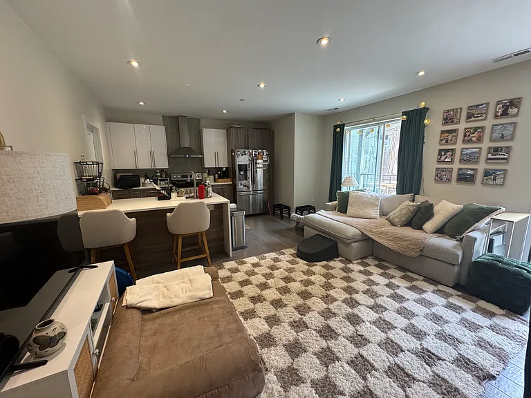 1526 Ridge Ave #2 — Photo 3