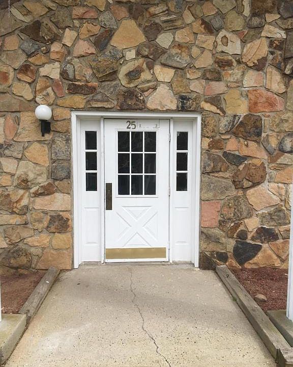 1st image of 25 Gadsen Pl APT 1D