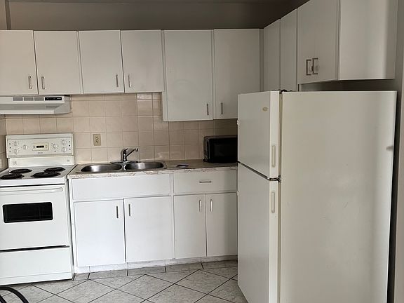 3rd image of 9725 130th Ave NW #1