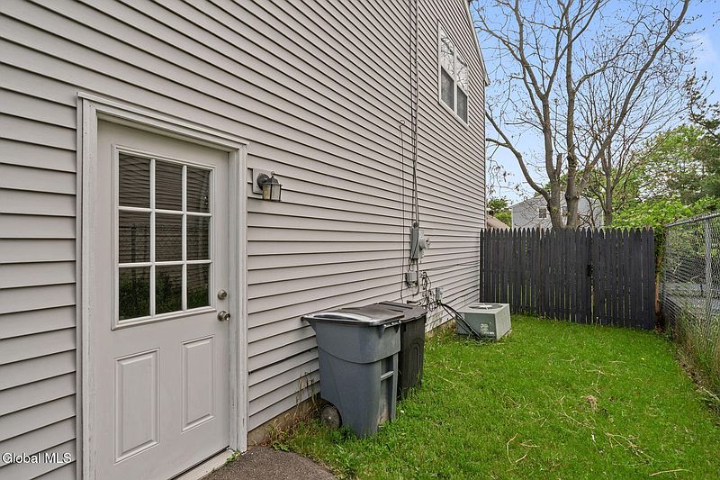 5th image of 1822 Avenue B