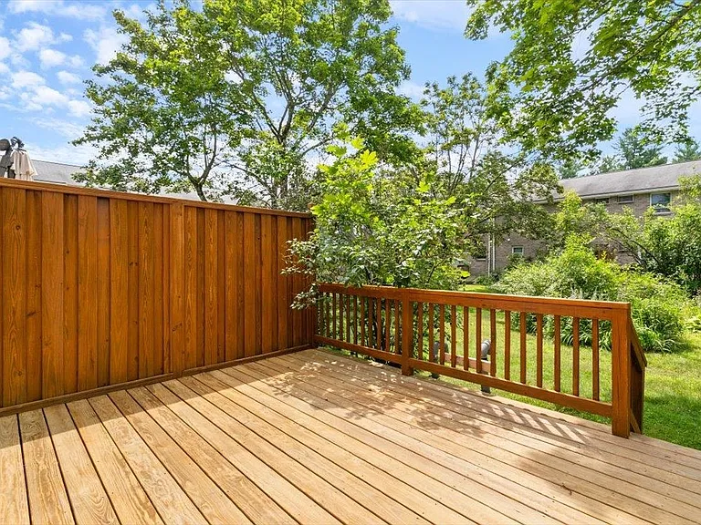 114 Fieldstone Dr — Photo 25
