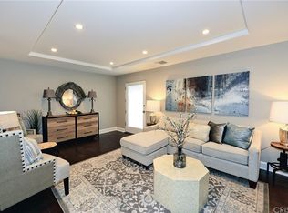 17600 Hatteras St, Encino, CA 91316