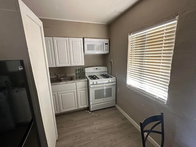 509 W Inyokern Rd #1-2-7 — Photo 5