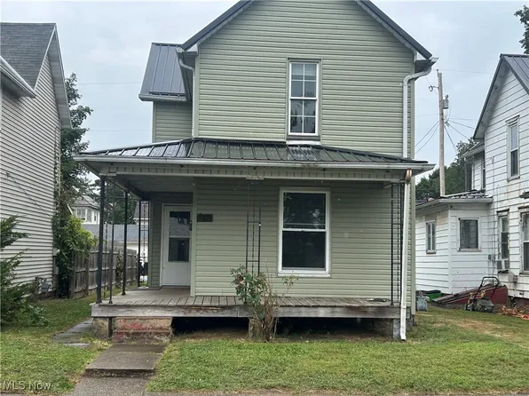 320 S 8th St, Coshocton, OH 43812
