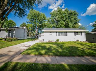2955 6th St, Marion, IA 52302