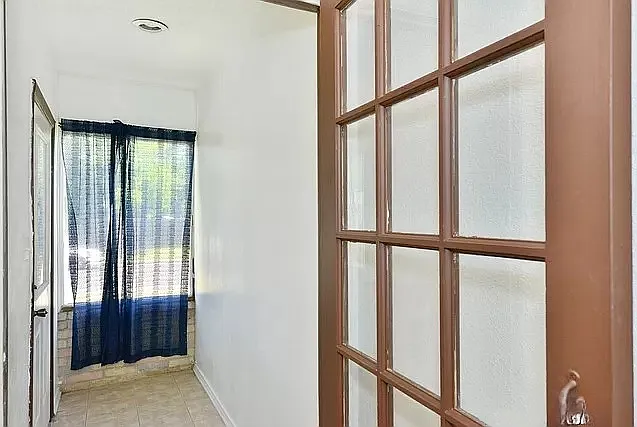 505 Oak Dr — Photo 3