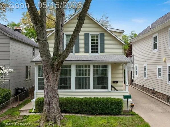 124 Muir Rd, Grosse Pointe Farms, MI 48236