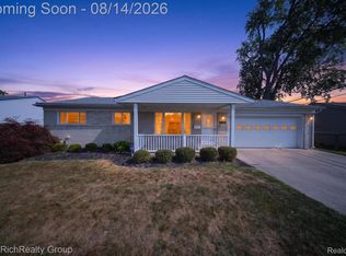 33670 Lacrosse St, Westland, MI 48185