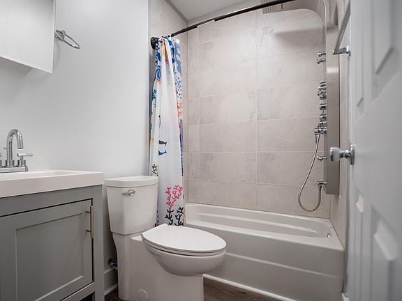 5th image of 2824 Rosehill St #3
