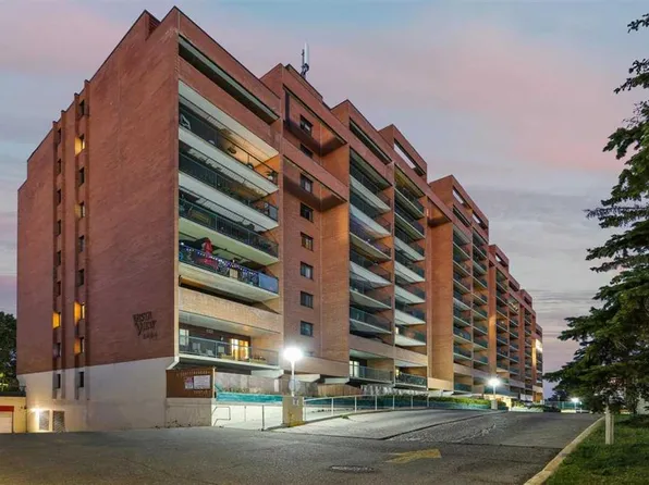5204 SW Dalton Dr NW #803, Calgary, AB T3A 3H1