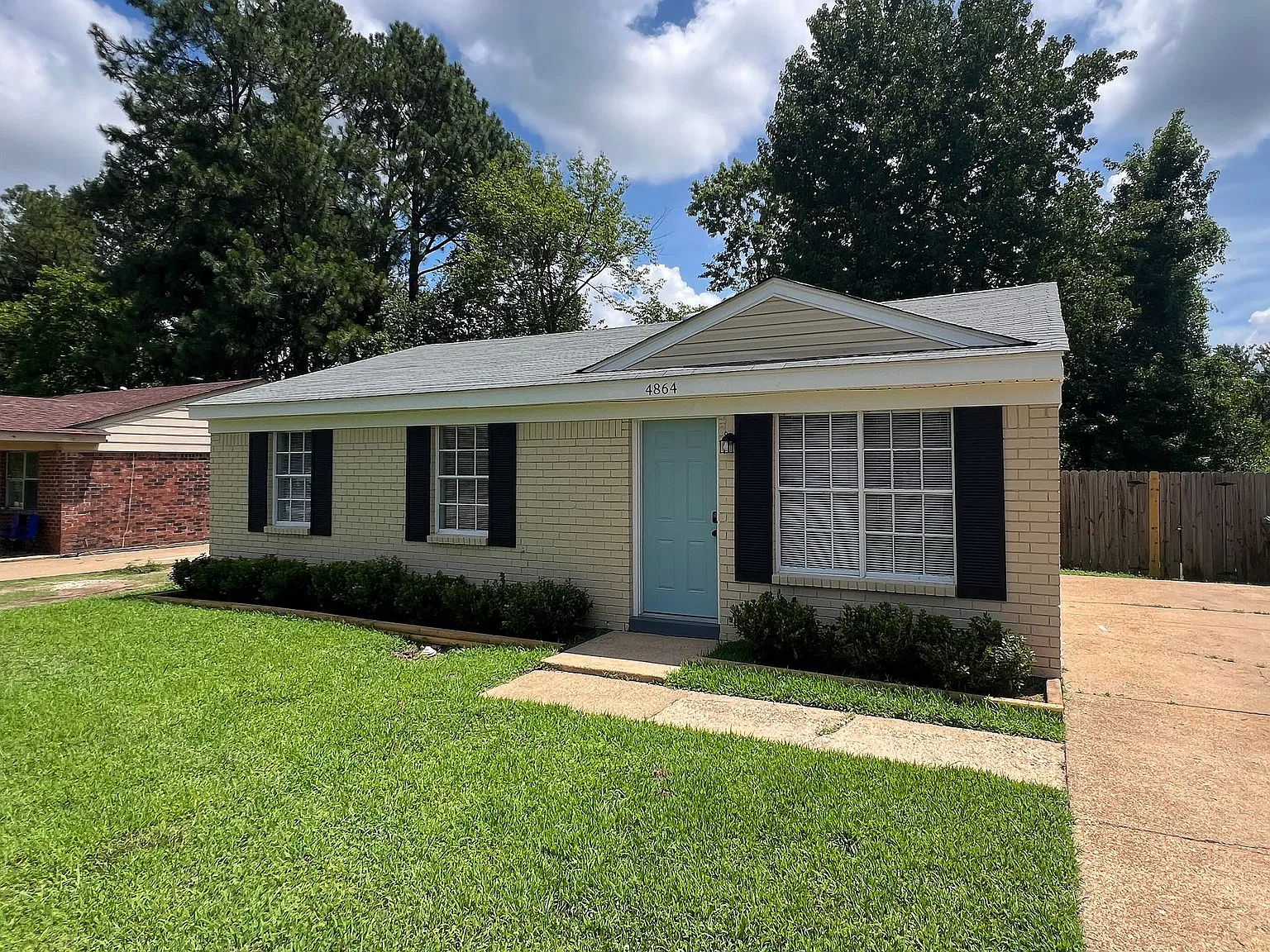 4864 Hillbrook Rd — Photo 1