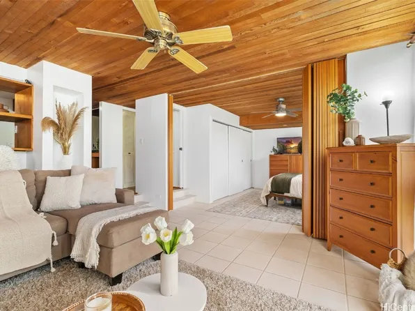 501 Hahaione St APT 5F, Honolulu, HI 96825