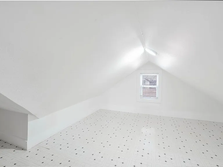 2303 Main St — Photo 22